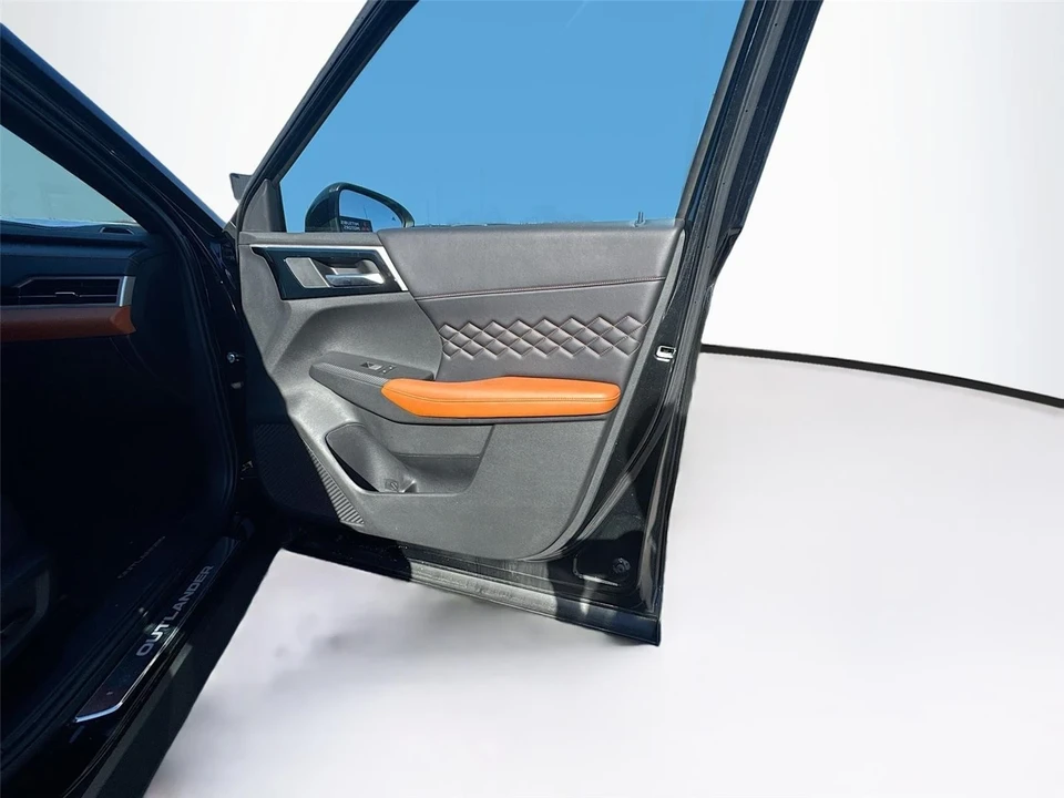 2023 Mitsubishi Outlander - Image 9 of 12