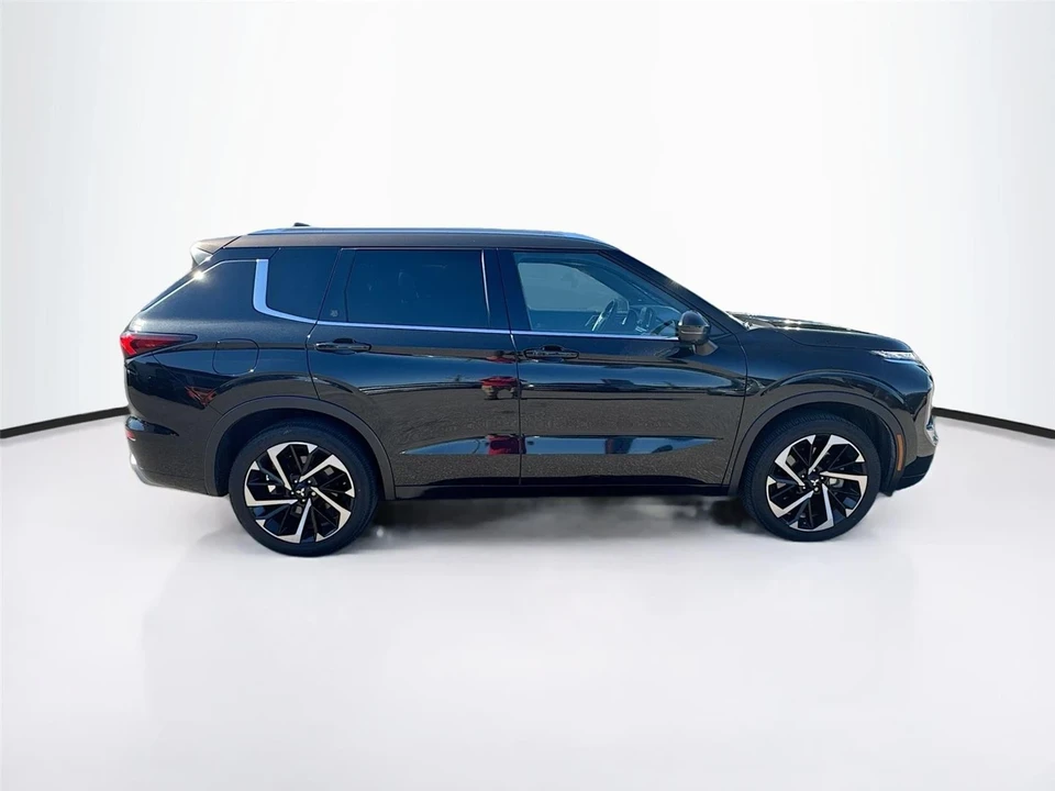 2023 Mitsubishi Outlander - Image 8 of 12