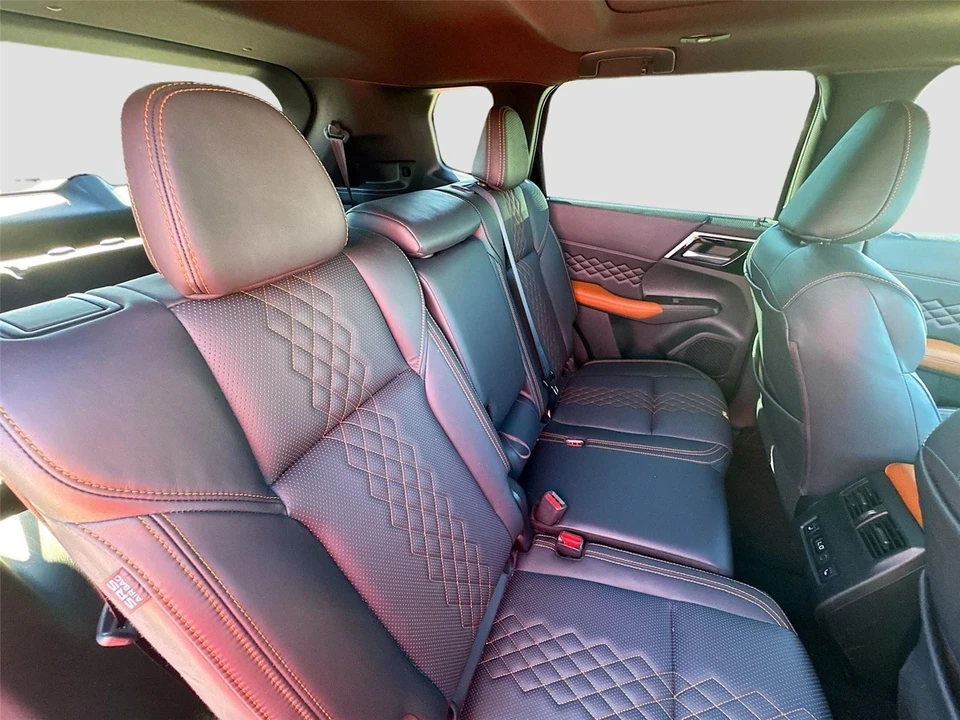 2023 Mitsubishi Outlander - Image 12 of 12