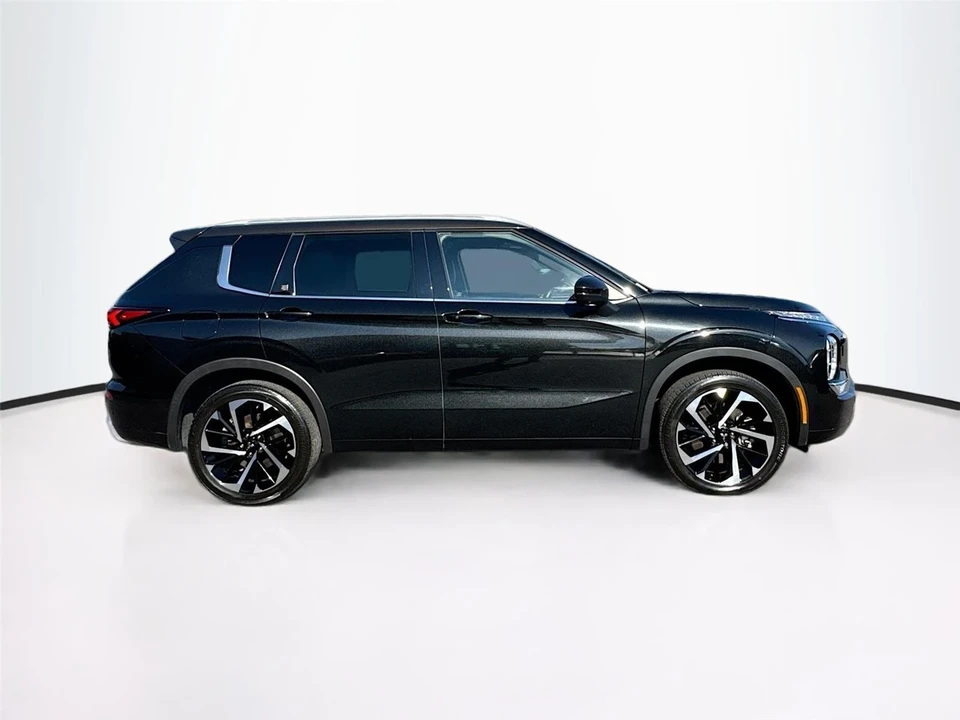 2023 Mitsubishi Outlander - Image 8 of 21