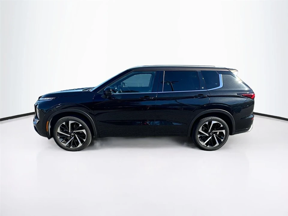 2023 Mitsubishi Outlander - Image 4 of 12