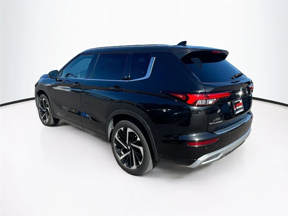 2023 Mitsubishi Outlander - Image 5 of 12