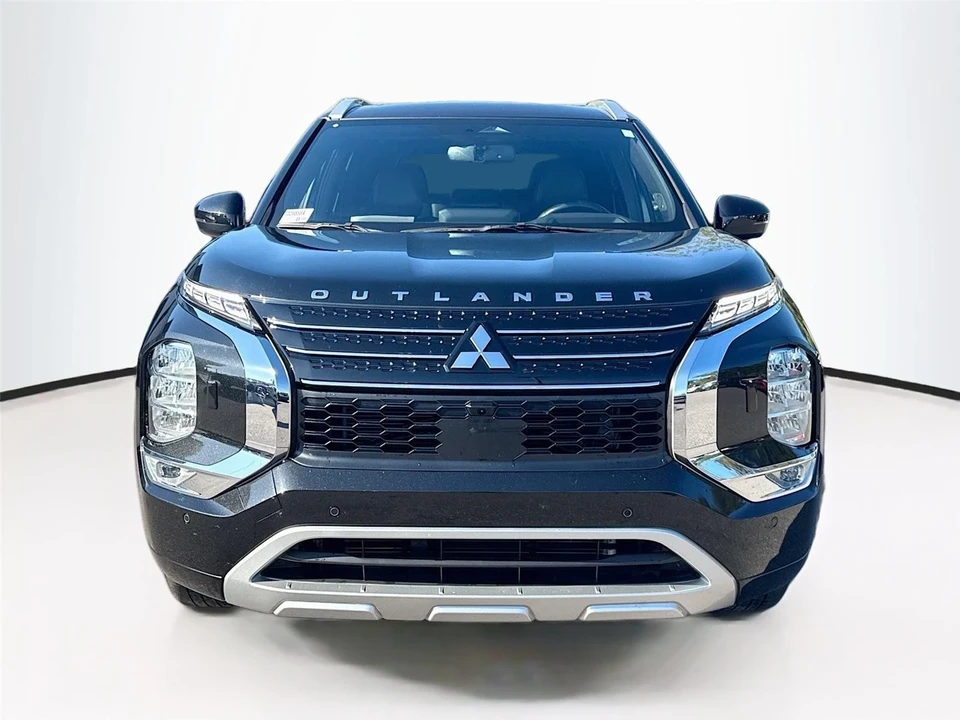 2023 Mitsubishi Outlander - Image 2 of 21