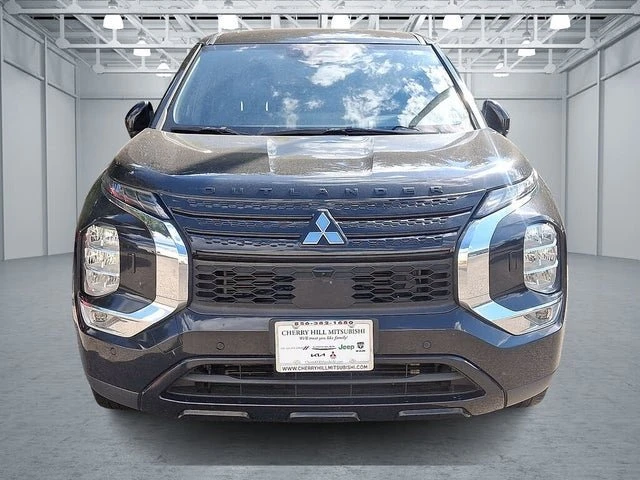 2023 Mitsubishi Outlander - Image 2 of 4