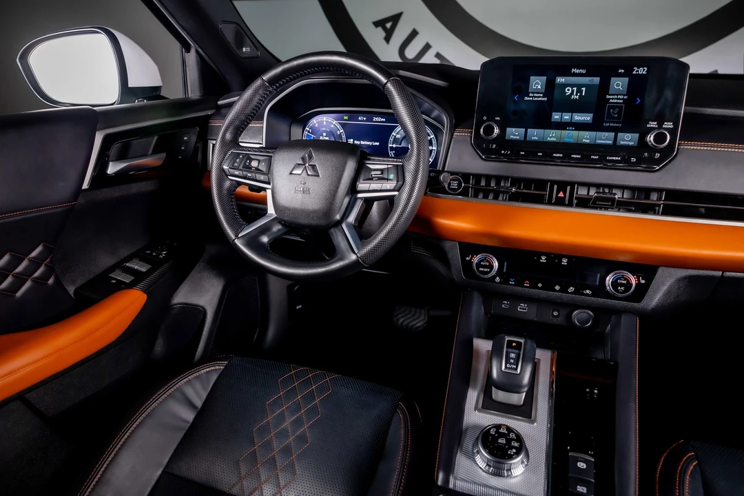 2023 Mitsubishi Outlander - Image 7 of 12
