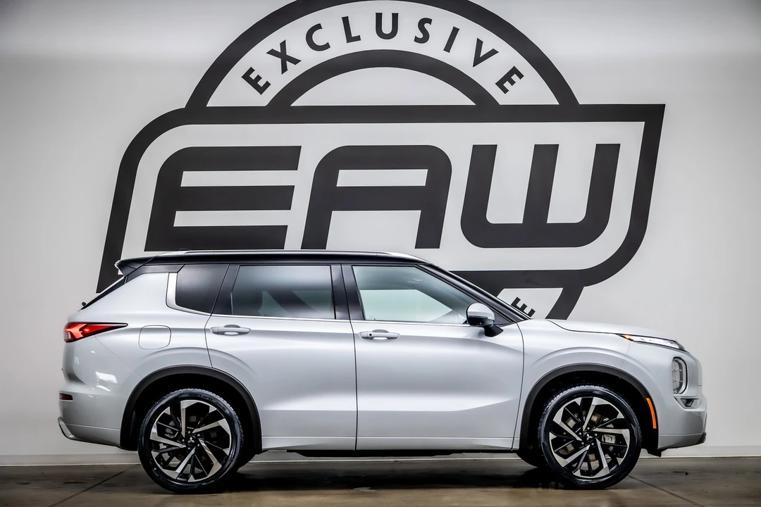 2023 Mitsubishi Outlander - Image 9 of 12