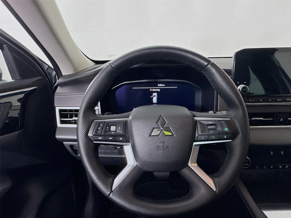 2023 Mitsubishi Outlander - Image 10 of 21