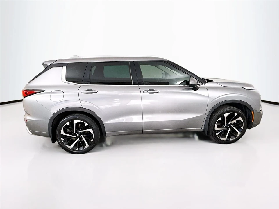 2023 Mitsubishi Outlander - Image 8 of 21