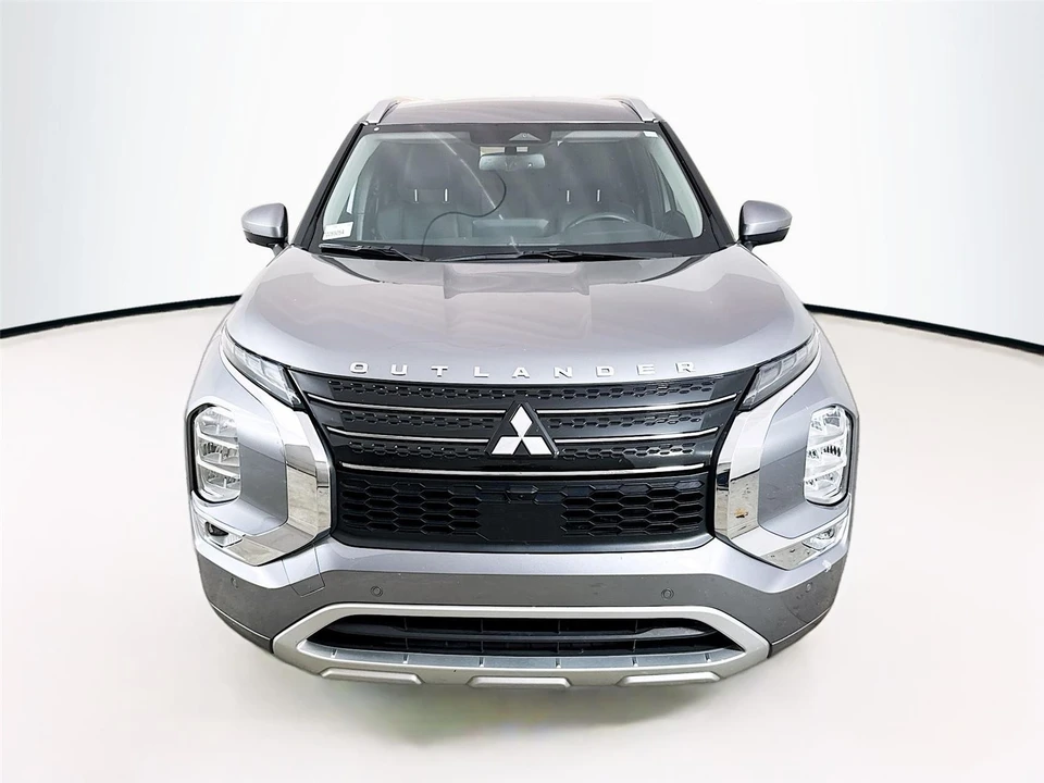 2023 Mitsubishi Outlander - Image 2 of 21