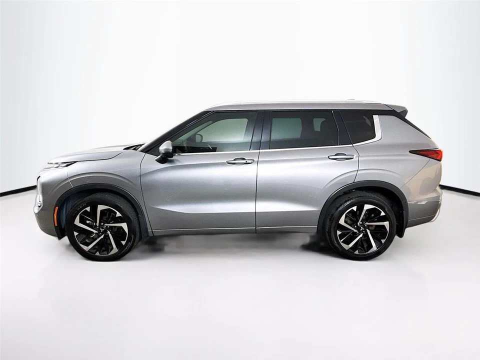 2023 Mitsubishi Outlander - Image 4 of 21