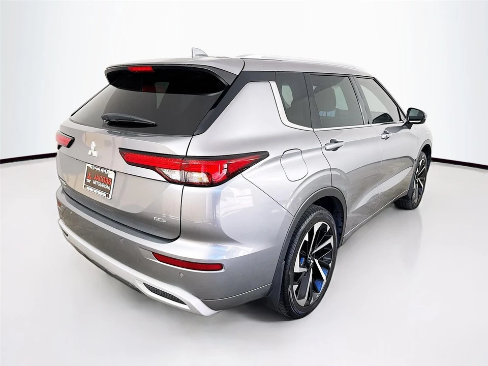 2023 Mitsubishi Outlander - Image 7 of 21