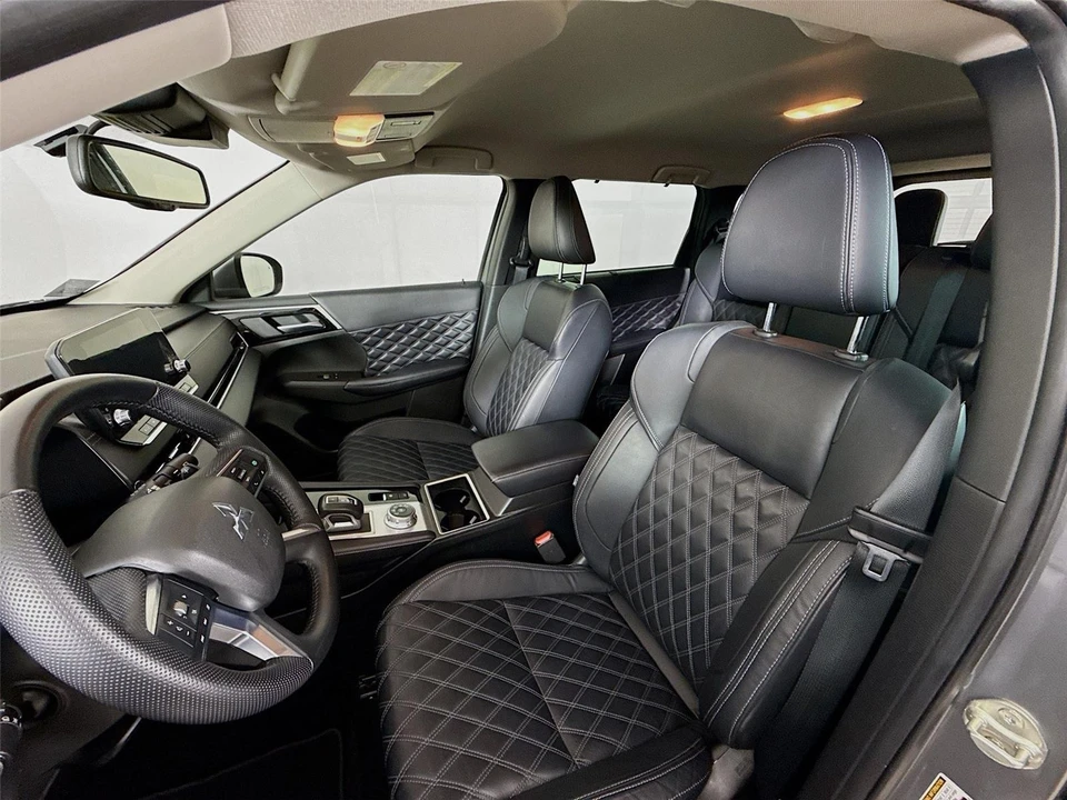2023 Mitsubishi Outlander - Image 18 of 21