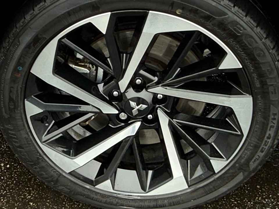2023 Mitsubishi Outlander - Image 10 of 12
