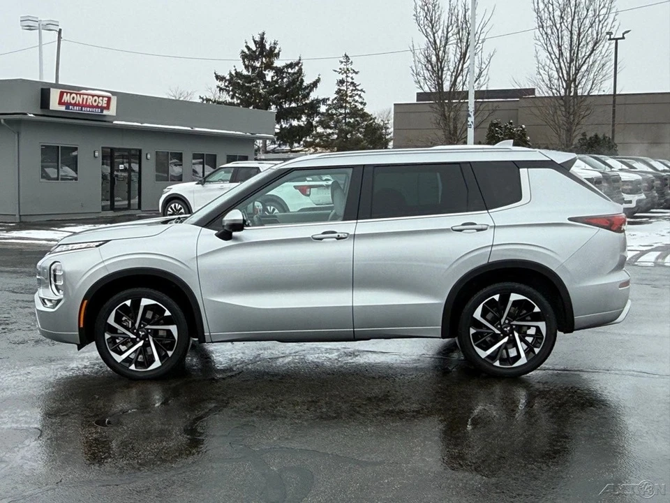 2023 Mitsubishi Outlander - Image 6 of 12