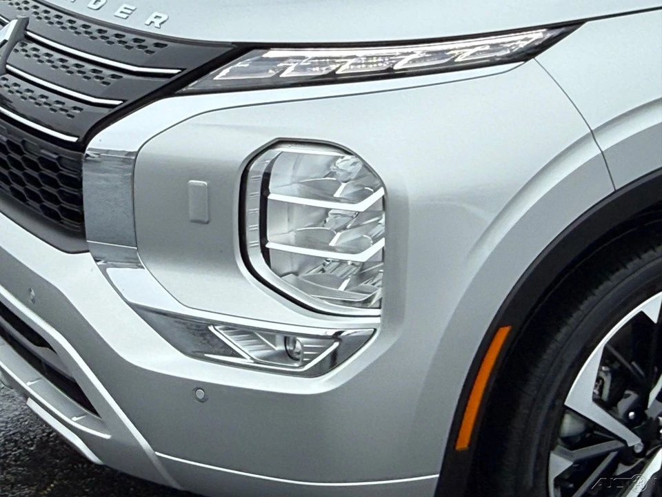 2023 Mitsubishi Outlander - Image 9 of 12