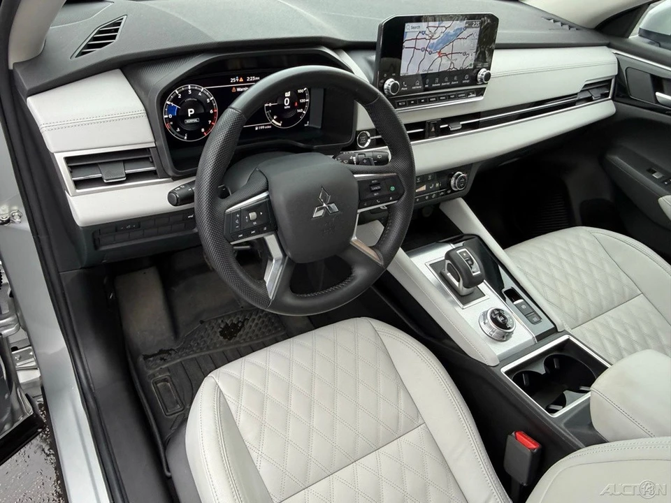 2023 Mitsubishi Outlander - Image 11 of 12