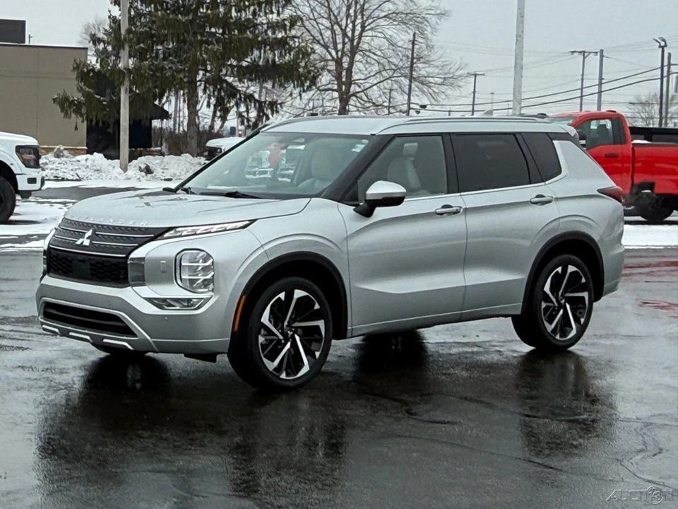 2023 Mitsubishi Outlander - Image 7 of 12