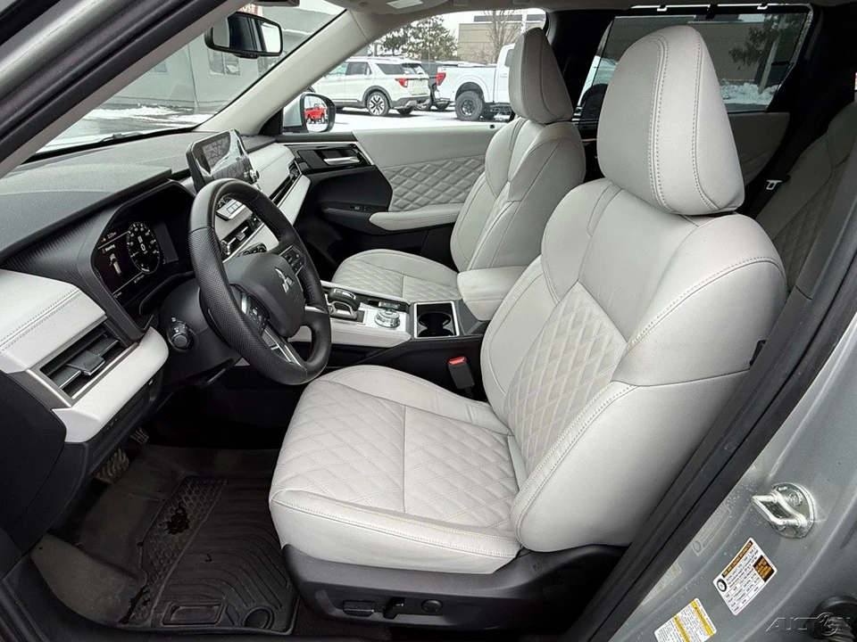 2023 Mitsubishi Outlander - Image 12 of 12