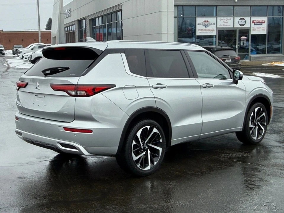 2023 Mitsubishi Outlander - Image 3 of 12