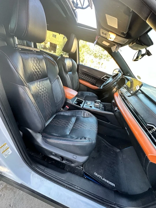 2023 Mitsubishi Outlander - Image 5 of 12