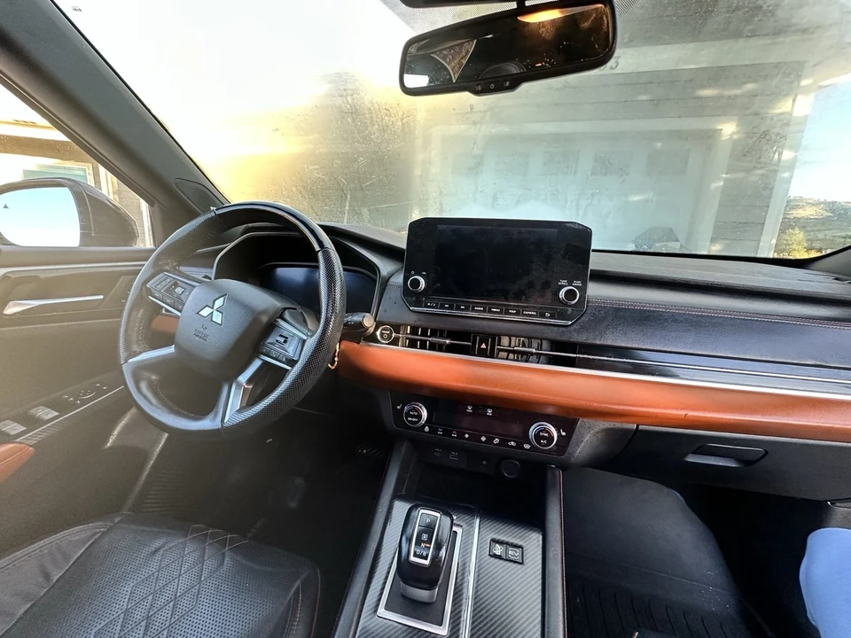 2023 Mitsubishi Outlander - Image 6 of 12