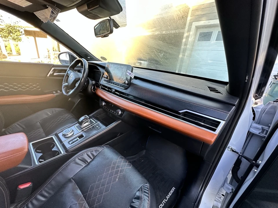 2023 Mitsubishi Outlander - Image 8 of 12