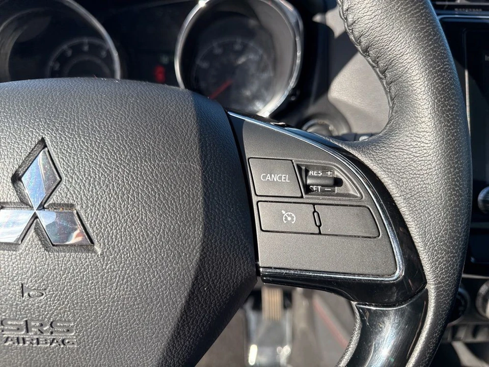 2023 Mitsubishi Outlander - Image 16 of 21
