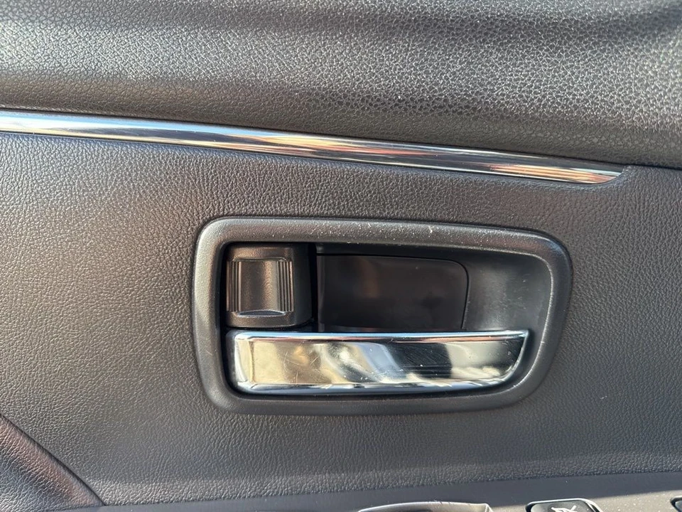 2023 Mitsubishi Outlander - Image 10 of 21