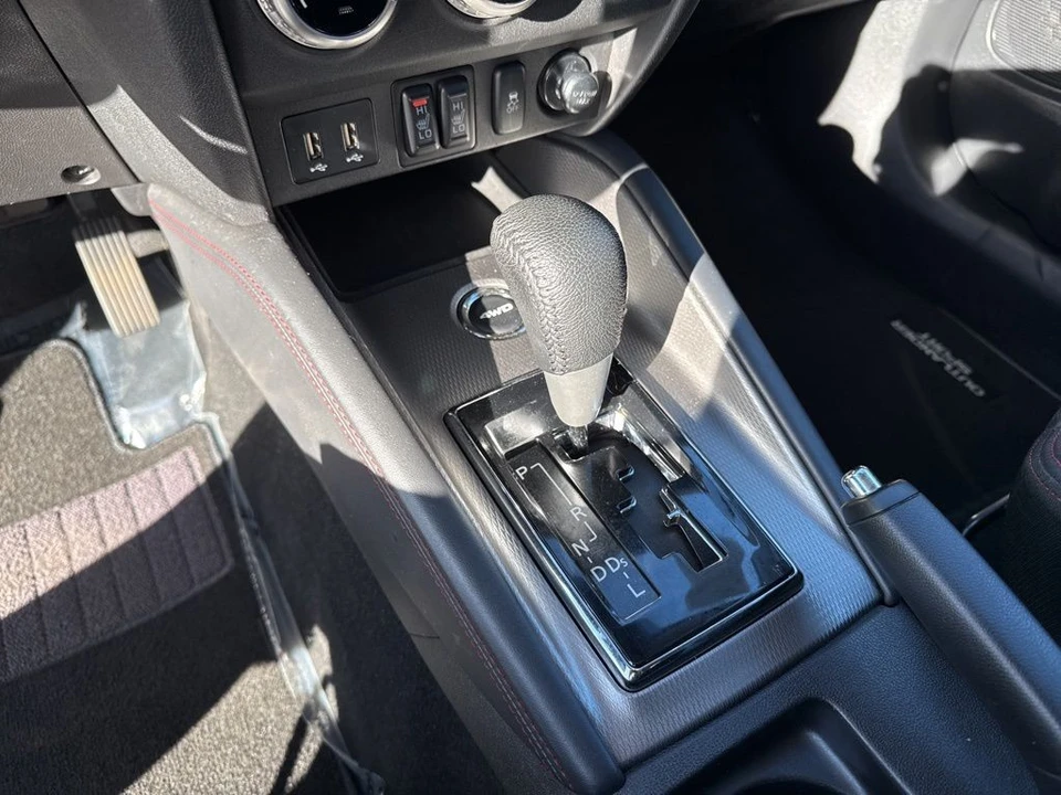 2023 Mitsubishi Outlander - Image 17 of 21