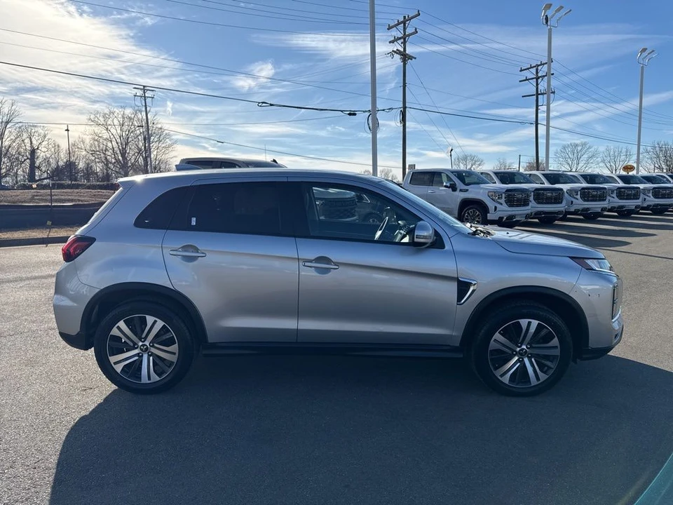 2023 Mitsubishi Outlander - Image 6 of 21