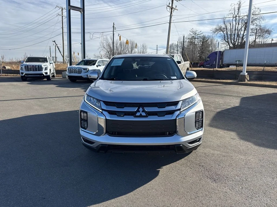 2023 Mitsubishi Outlander - Image 8 of 21