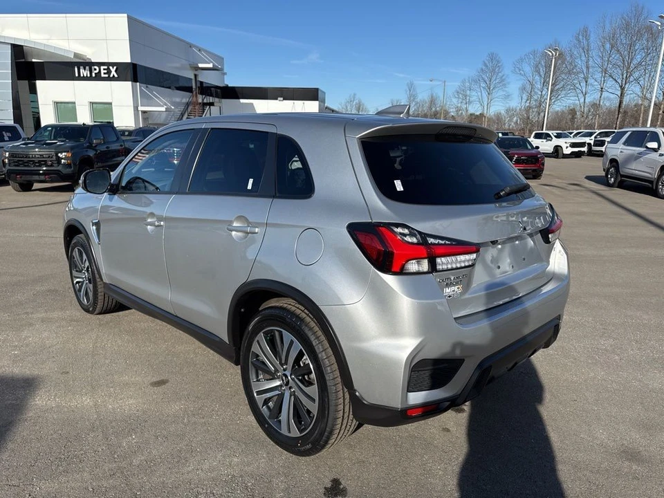 2023 Mitsubishi Outlander - Image 3 of 21