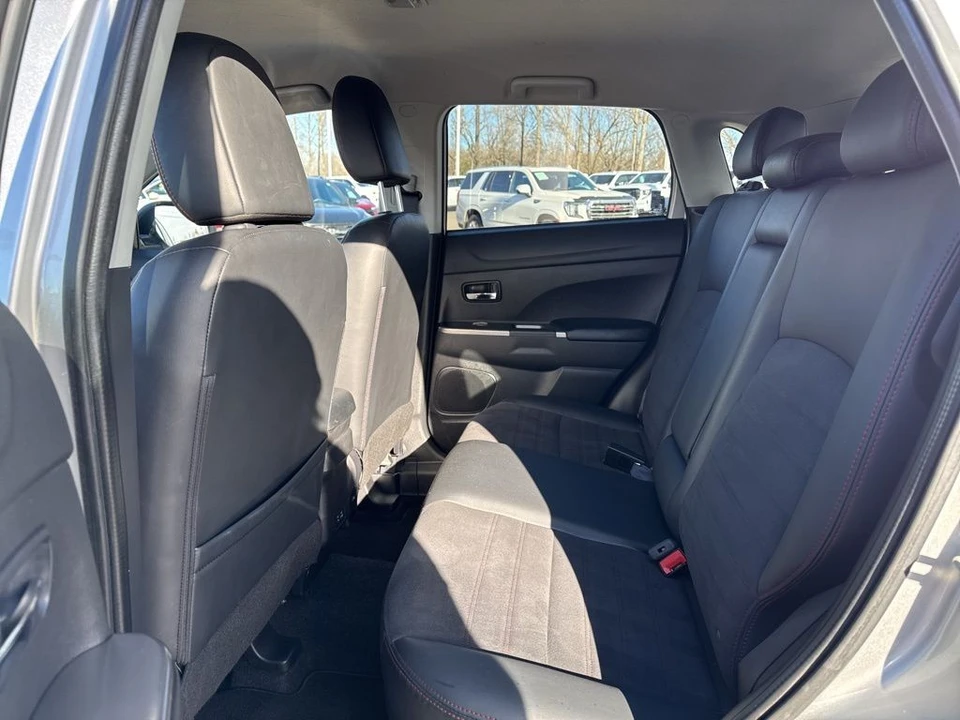 2023 Mitsubishi Outlander - Image 11 of 21