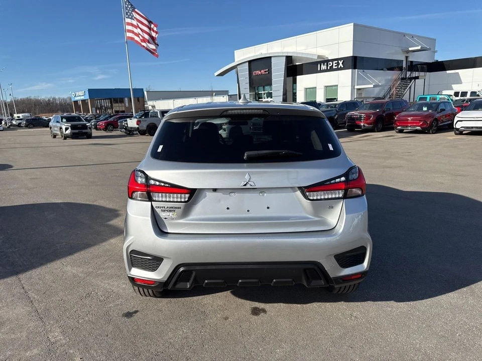 2023 Mitsubishi Outlander - Image 4 of 21