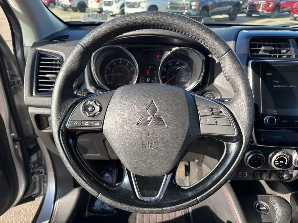 2023 Mitsubishi Outlander - Image 14 of 21