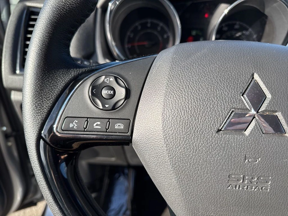 2023 Mitsubishi Outlander - Image 15 of 21