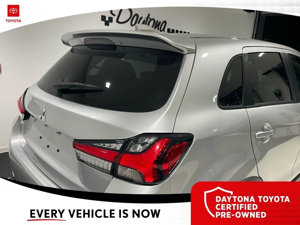 2023 Mitsubishi Outlander - Image 8 of 12