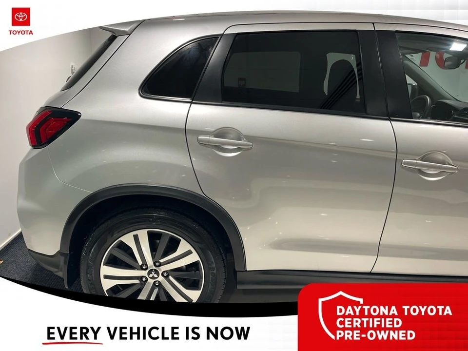 2023 Mitsubishi Outlander - Image 4 of 12
