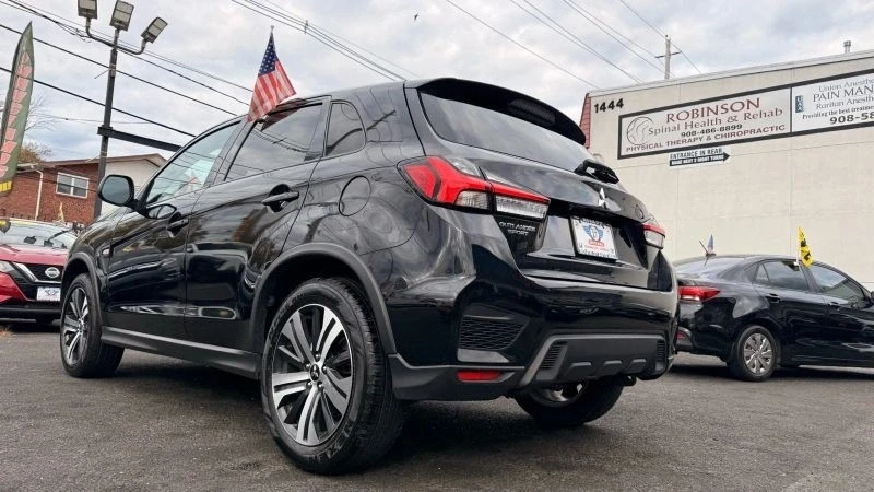 2023 Mitsubishi Outlander - Image 11 of 12