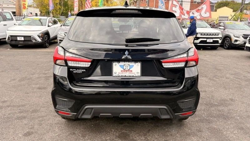 2023 Mitsubishi Outlander - Image 6 of 12