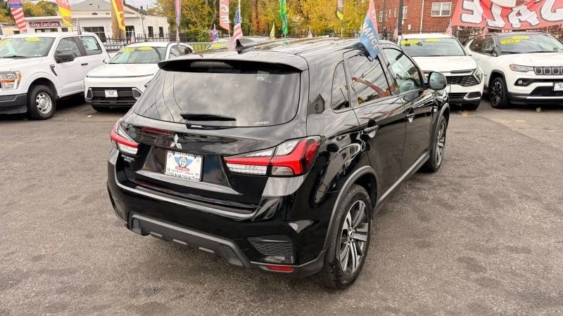 2023 Mitsubishi Outlander - Image 9 of 12