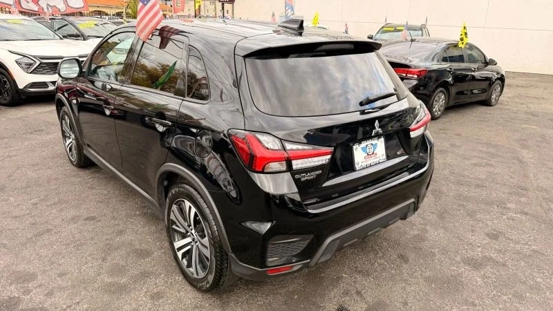 2023 Mitsubishi Outlander - Image 5 of 12