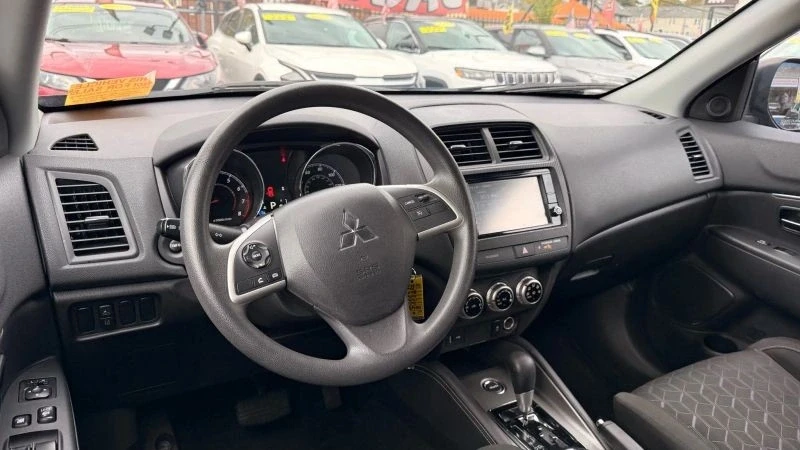 2023 Mitsubishi Outlander - Image 8 of 12