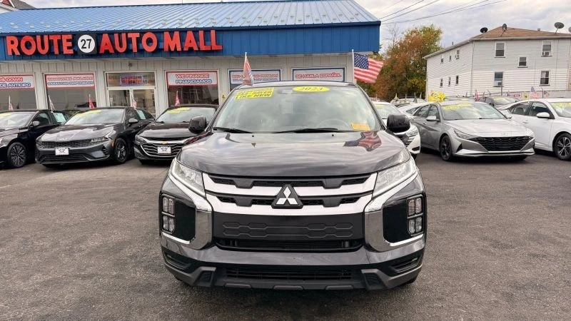 2023 Mitsubishi Outlander - Image 3 of 12