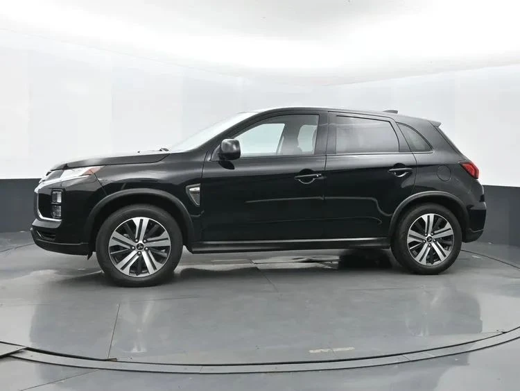 2023 Mitsubishi Outlander - Image 5 of 12