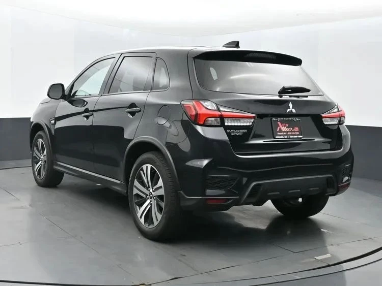 2023 Mitsubishi Outlander - Image 9 of 12