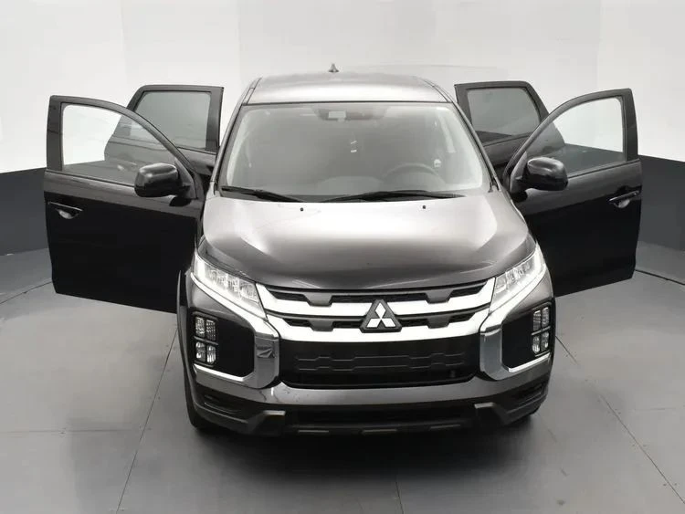 2023 Mitsubishi Outlander - Image 10 of 12