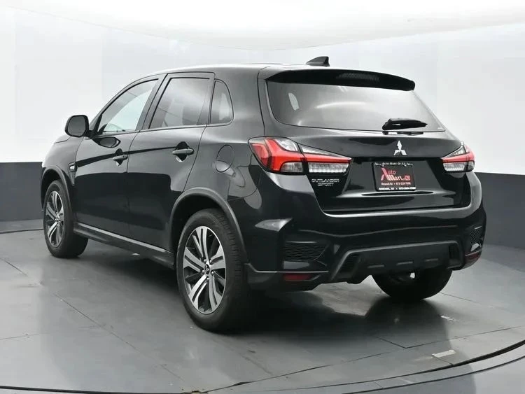 2023 Mitsubishi Outlander - Image 9 of 12