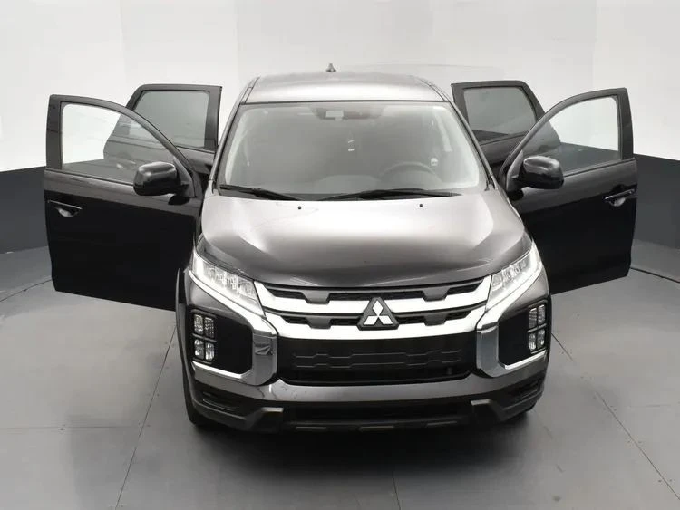 2023 Mitsubishi Outlander - Image 10 of 12