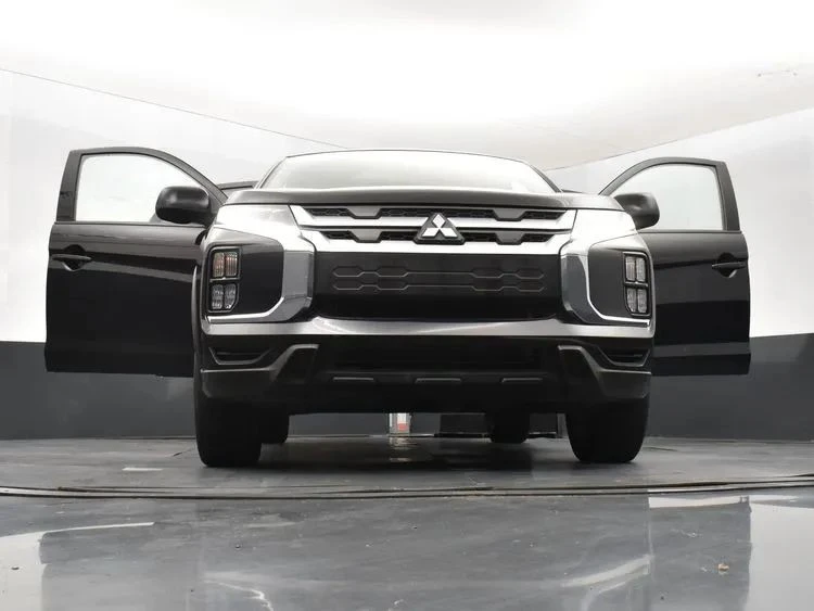 2023 Mitsubishi Outlander - Image 11 of 12